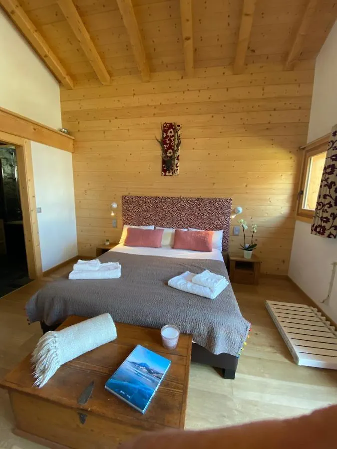 Chalet Isabelle Mountain Lodge 5 Star 5 Bedroom En Suite Sauna Jacuzzi Chamonix France